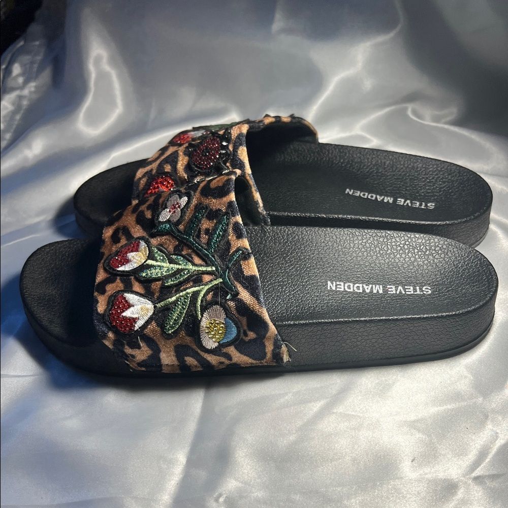 Steve Madden Women's Patches Spotted Print Fabric Slip-On Shoes - - Picture 2 of 7